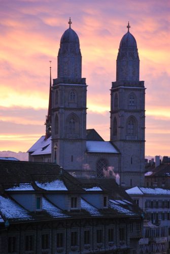 Grossmünster im Morgenrot